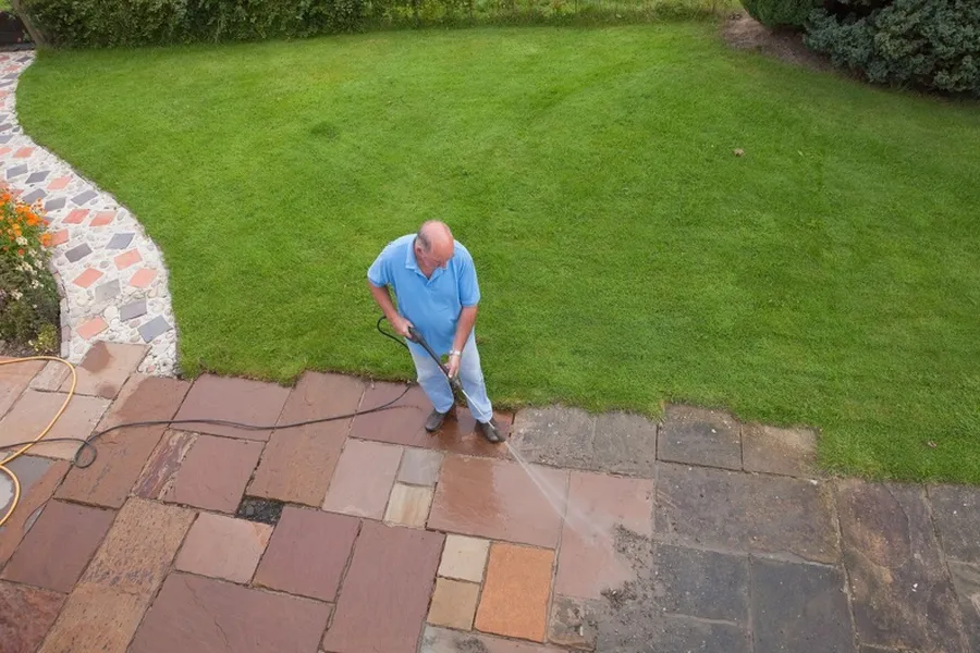 Essential Safety Tips For Gutter Cleaning Projects Norwalk, CT Essential Safety Tips For Gutter Cleaning Projects Norwalk, CT