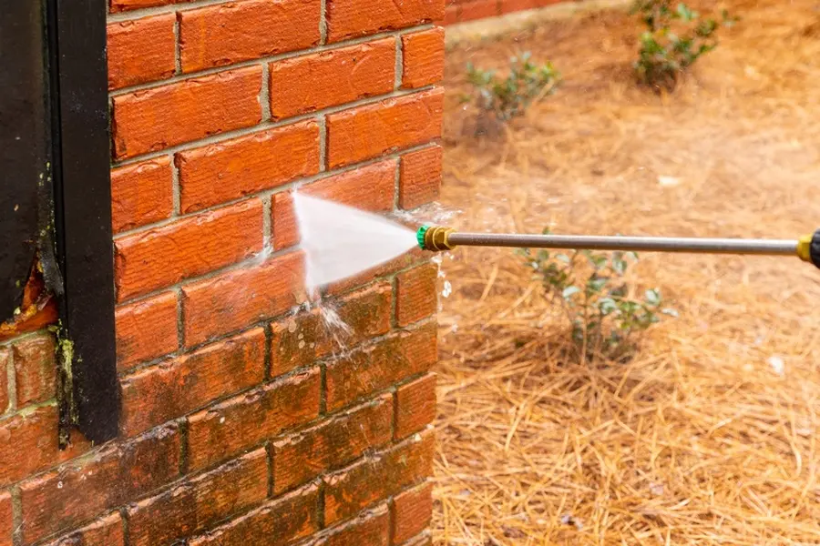 Essential Safety Tips For Gutter Cleaning Projects in Norwalk, CT Essential Safety Tips For Gutter Cleaning Projects in Norwalk, CT